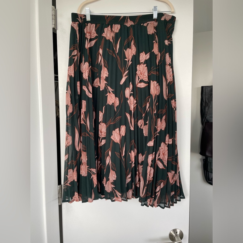 Floral print, pleated midi skirt